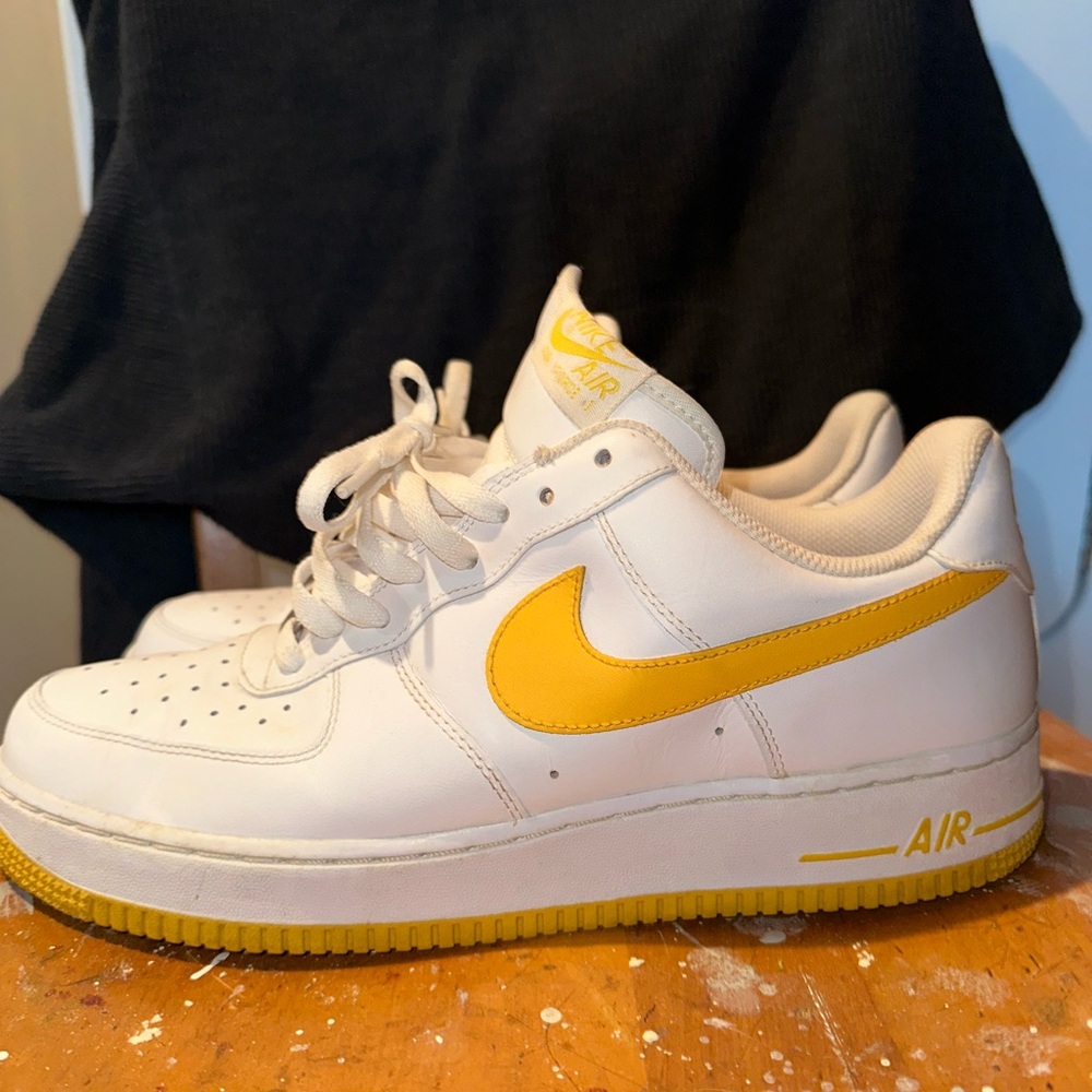 Men’s Nike Air Force 1 
Size 11